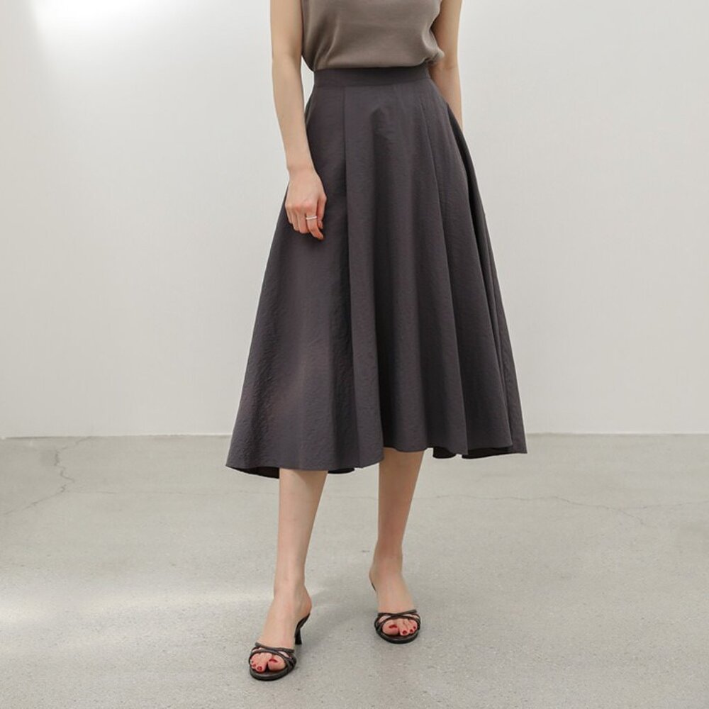 NEW! Monologue midi flare skirt
